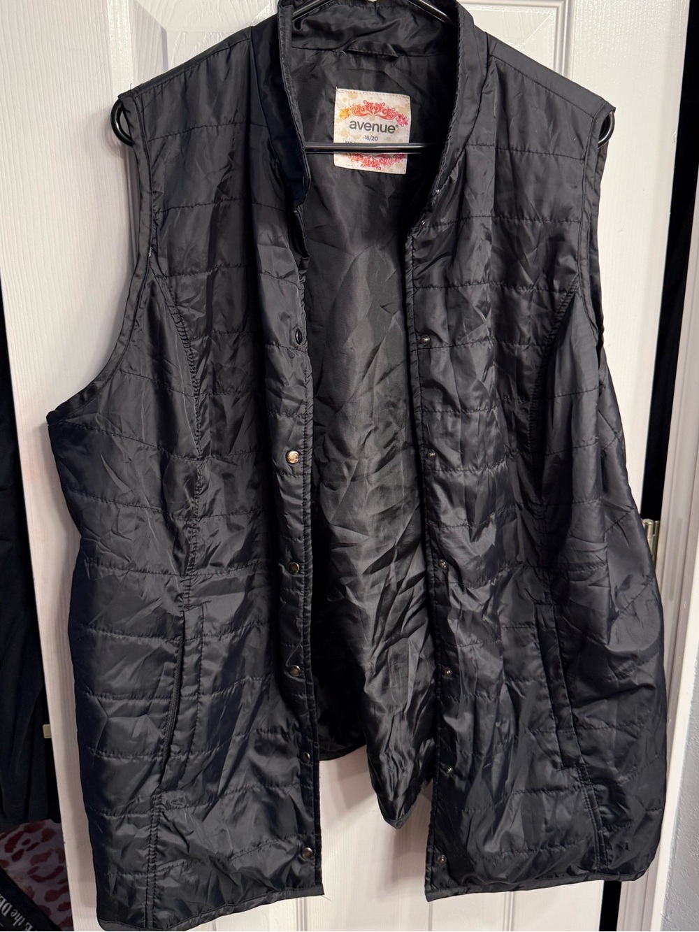 Avenue Women's Black Quilted Snap-Front Vest